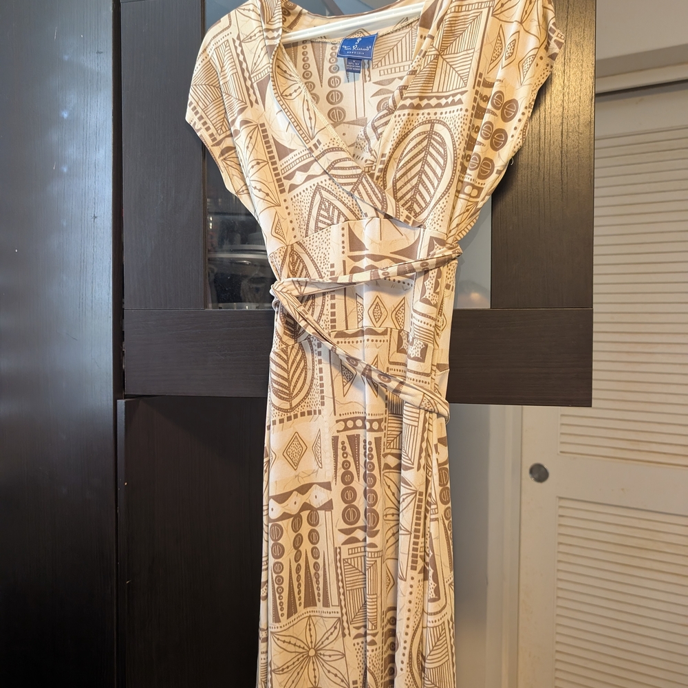 Vintage Hawaiian print. Tori Richard Cream and Brown Maxi Dress